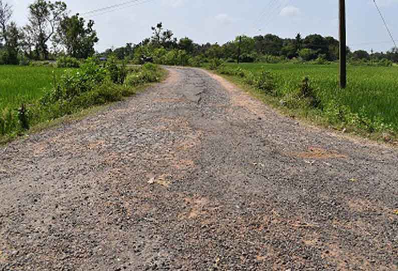 கீழச்சாலை-பெரியநாயகிகுளம் சாலை சீரமைக்கப்படுமா?