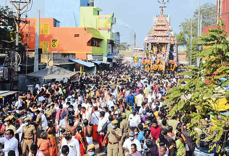 திருவொற்றியூர் வடிவுடையம்மன் கோவில் தேரோட்டம் - திரளான பக்தர்கள் பங்கேற்பு