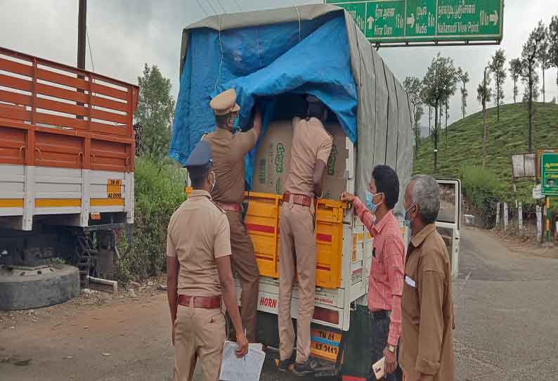 தேர்தல் பறக்கும் படையினர் தீவிர வாகன சோதனை