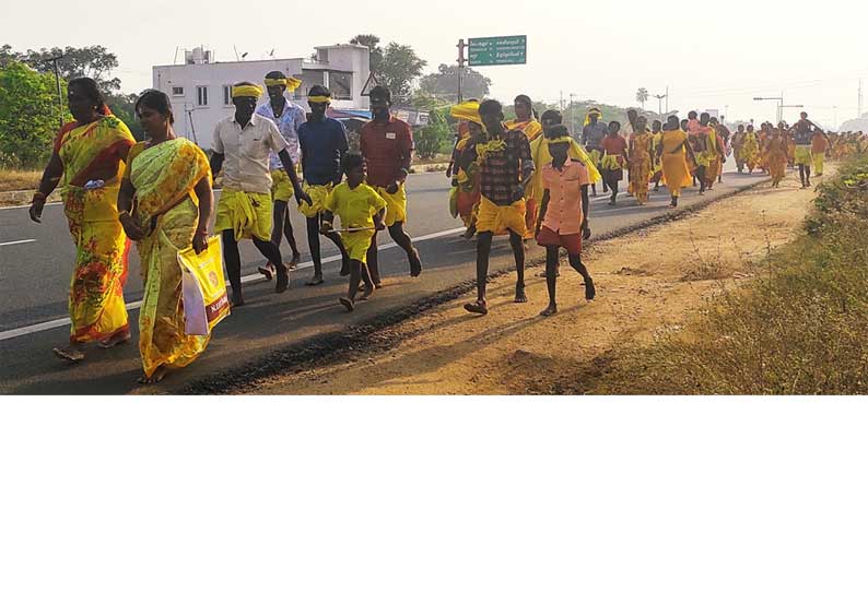 அய்யலூரில் இருந்து  சமயபுரம் மாரியம்மன் கோவிலுக்கு பாதயாத்திரையாக சென்ற 4 ஆயிரம் பக்தர்கள்