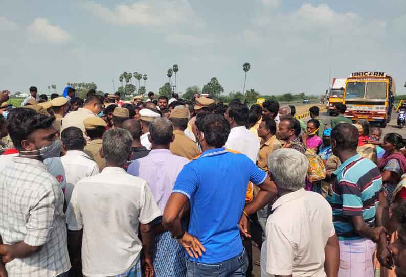 நான்கு வழிச்சாலையில் பொதுமக்கள் திடீர் மறியல்