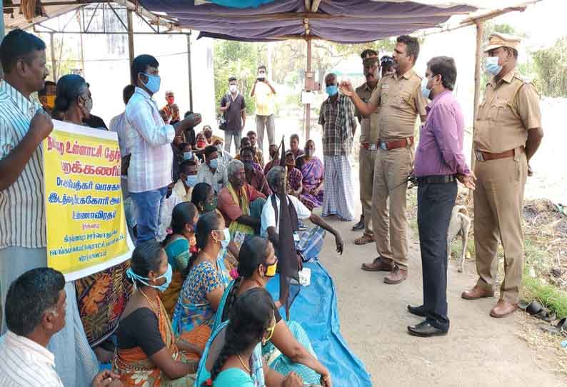 கவுந்தப்பாடி அருகே பொதுமக்கள் உண்ணாவிரத போராட்டம்