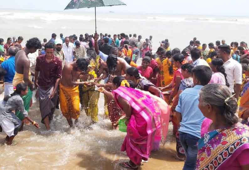 நாகை புதிய கடற்கரையில் மாசிமக தீர்த்தவாரி