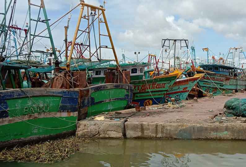 பழையாறு மீனவர்கள் 5 ஆயிரம் பேர் கடலுக்கு செல்லவில்லை