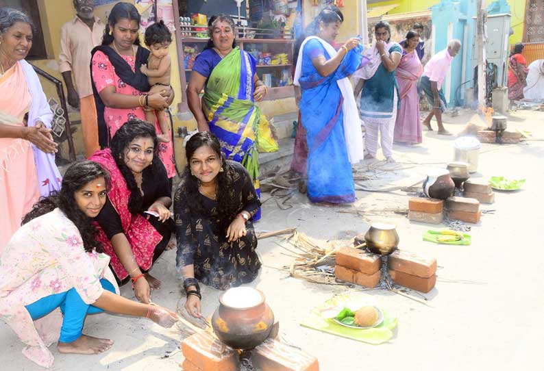 பத்மநாபபுரம், சுசீந்திரத்தில் பொங்கலிட்டு ஆற்றுக்கால் பகவதி அம்மனுக்கு வழிபாடு