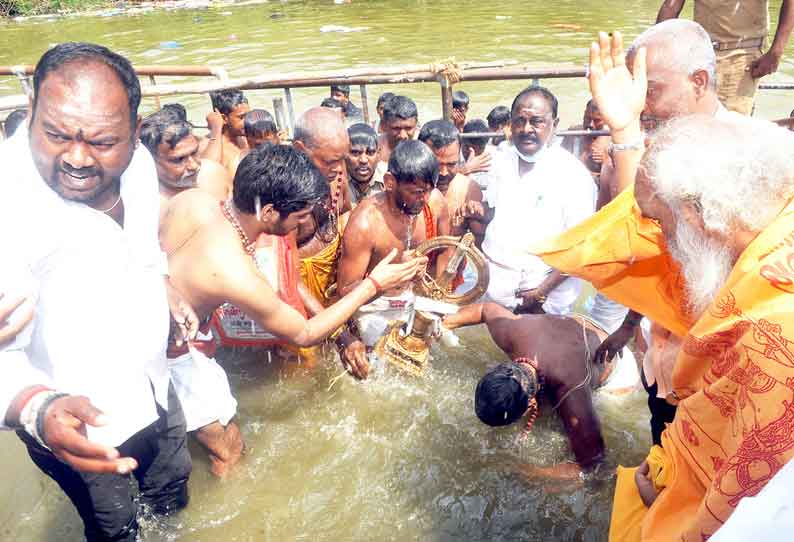 கவுதம நதியில் அருணாசலேஸ்வரர் தீர்த்தவாரி