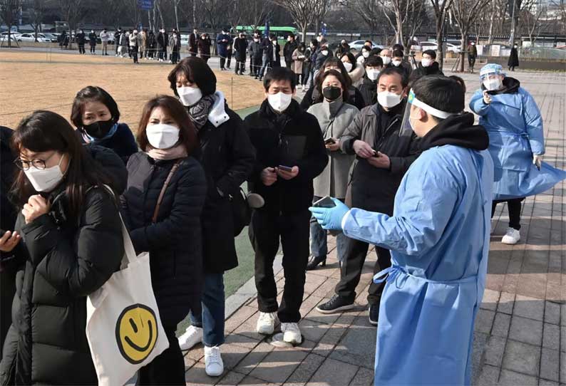 தென்கொரியாவில் புதிய உச்சம்: இதுவரை இல்லாத அளவுக்கு கொரோனா பாதிப்பு அதிகரிப்பு