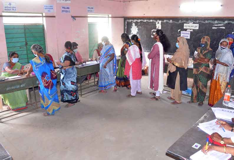 பொள்ளாச்சியில் விறு விறுப்பான வாக்குப்பதிவு