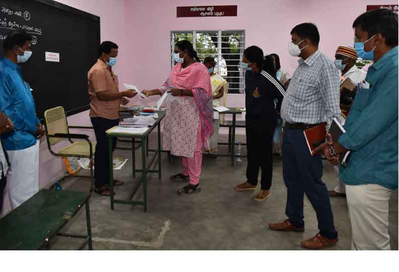 நகர்ப்புற உள்ளாட்சி தேர்தல் வாக்குச்சாவடிகளில் கலெக்டர் ஆய்வு