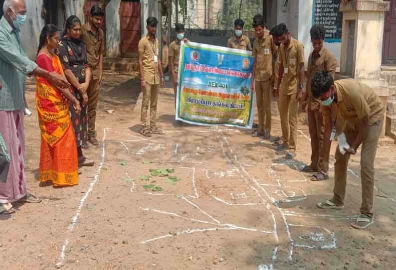 தென்னை விவசாயிகளுக்கு வேளாண் மாணவர்கள் விளக்கம்