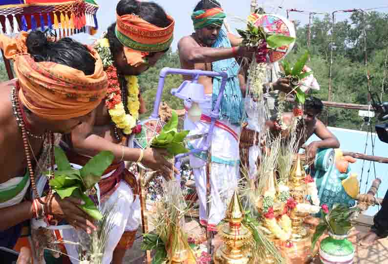 அரிமளம் அருகே கீழப்பனையூர்  காமாட்சி அம்மன் கோவில் கும்பாபிஷேகம் திரளான பக்தர்கள் தரிசனம்