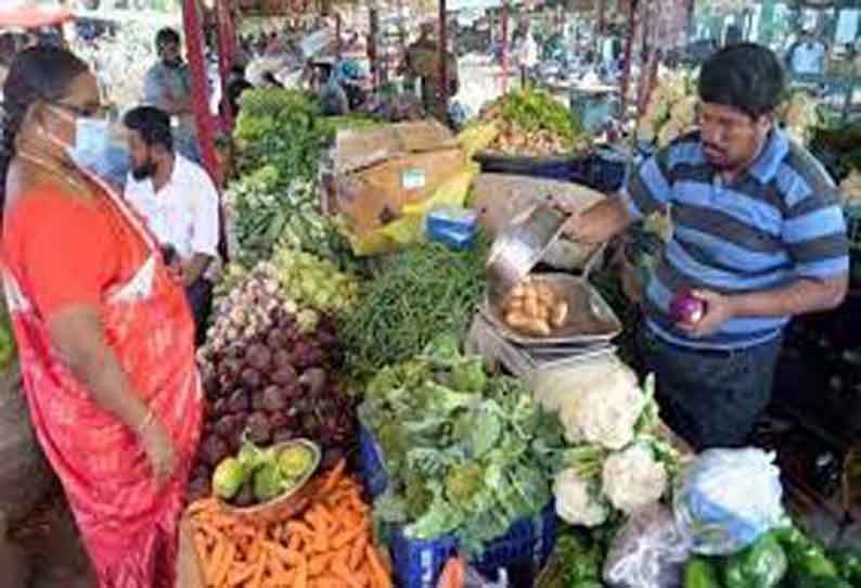 ஈரோடு நேதாஜி மார்க்கெட்டில் காய்கறி வரத்து அதிகரித்ததால் விலை குறைந்தது