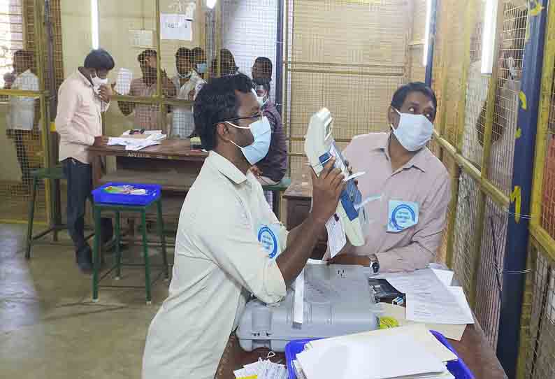 காரைக்குடி நகராட்சியை தி.மு.க.கைப்பற்றியது