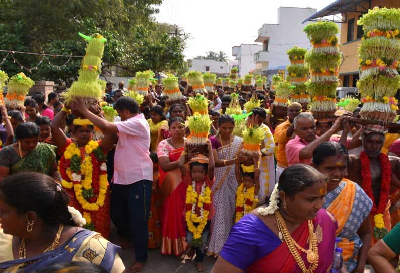 மாரியம்மன் கோவில் திருவிழா முளைப்பாரி ஊர்வலம்