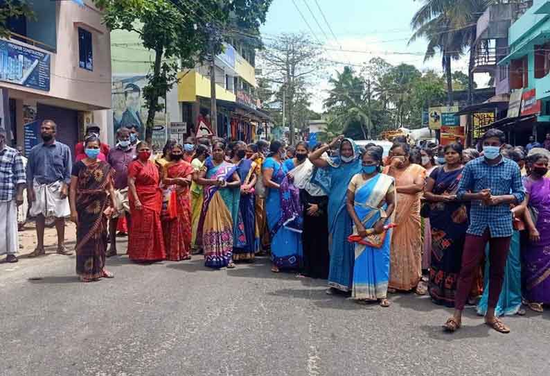 திருவட்டாரில் தாலிக்கு தங்கம் வழங்கும் நிகழ்ச்சி ரத்து: பெண்கள் ‘திடீர்’ சாலை மறியல்