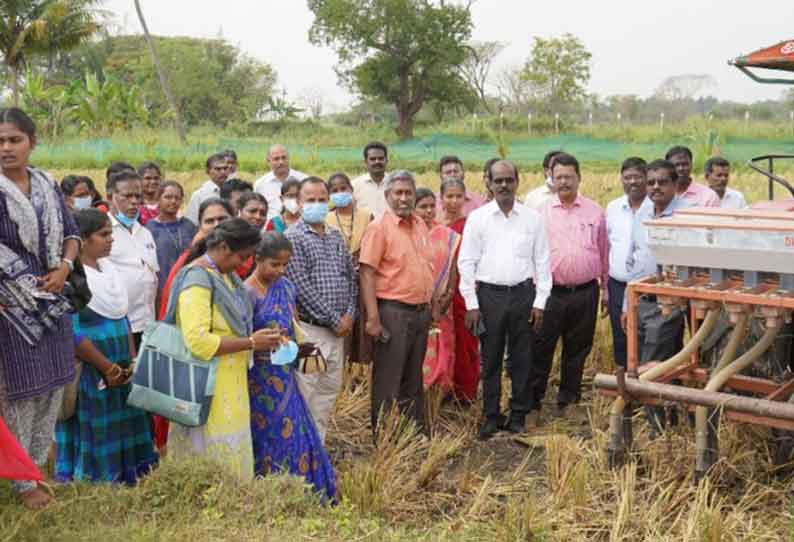 நிலத்தில் உழவு செய்யாமல் மாற்றுப்பயிர்கள் விதைக்கும் கருவி