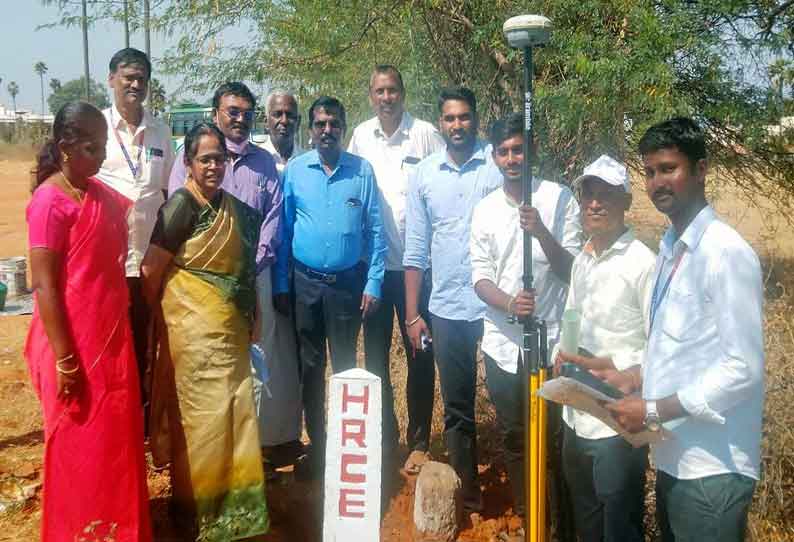 சென்னிமலை முருகன் கோவிலுக்கு சொந்தமான நிலங்கள் அளவீடு செய்யப்பட்டு சர்வே கற்கள் நடும் பணி