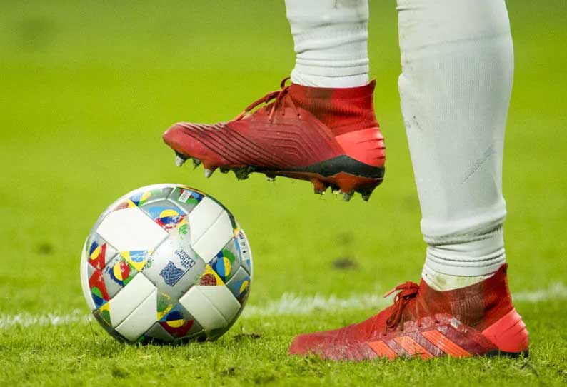 உக்ரைன் மீது போர் : ரஷியாவுக்கு எதிராக கால்பந்து போட்டியில் விளையாட போலந்து மறுப்பு