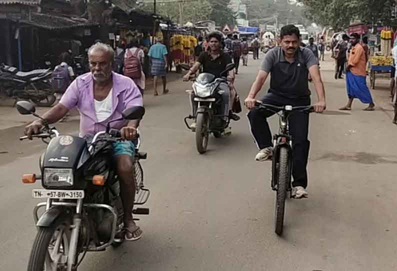 சைக்கிளில் சென்று போலீஸ் நிலையத்தை  ஆய்வு செய்த சூப்பிரண்டு