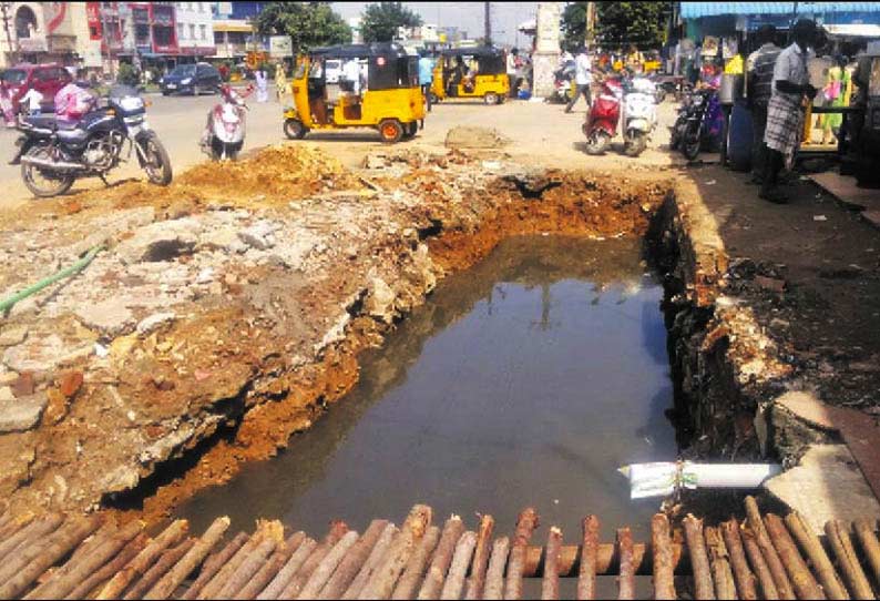 சாலை விரிவாக்க பணிக்காக தோண்டப்பட்ட கால்வாய் பணிகளை விரைந்து முடிக்க வேண்டும்: பொதுமக்கள் கோரிக்கை