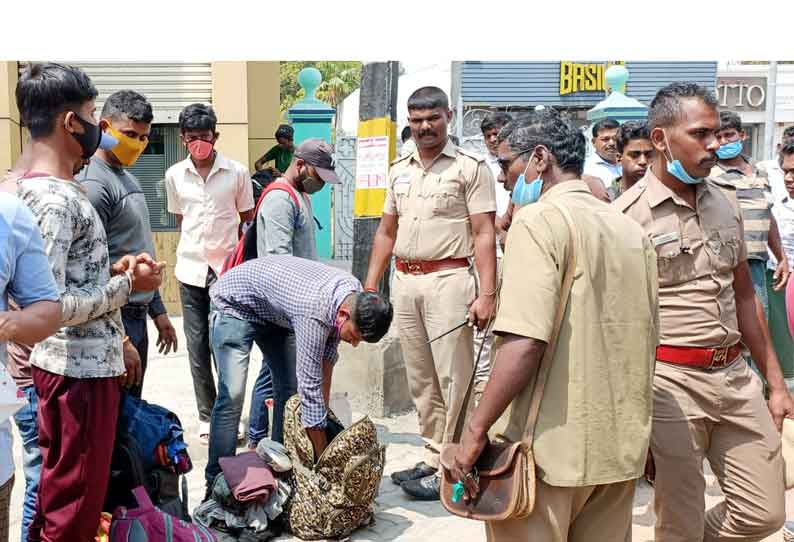 திருப்பூரில் அரசு பஸ் கண்டக்டரிடம்  மணிப்பர்ஸ் திருட்டு போனதால் பஸ்சை நிறுத்தி பயணிகளிடம் சோதனை