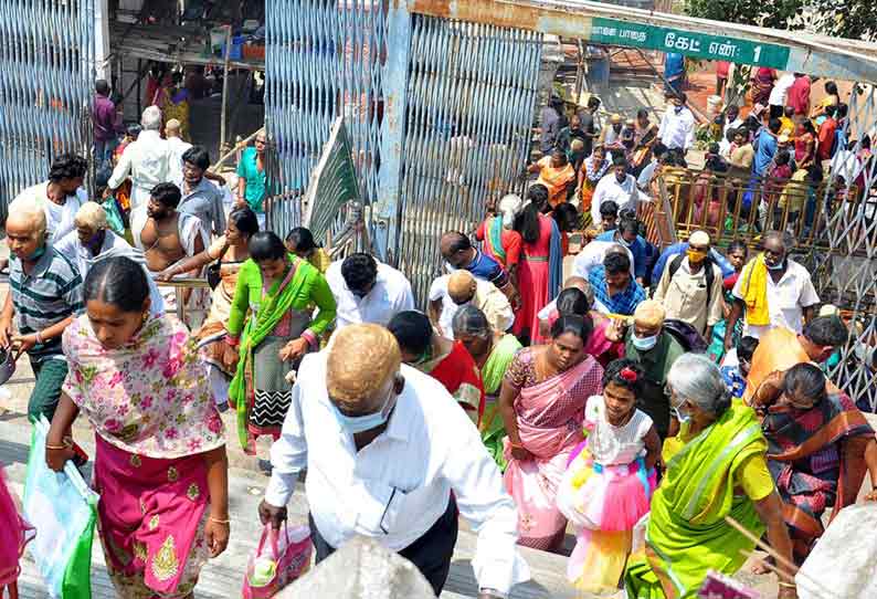 பழனி முருகன் கோவிலில் குவிந்த பக்தர்கள்