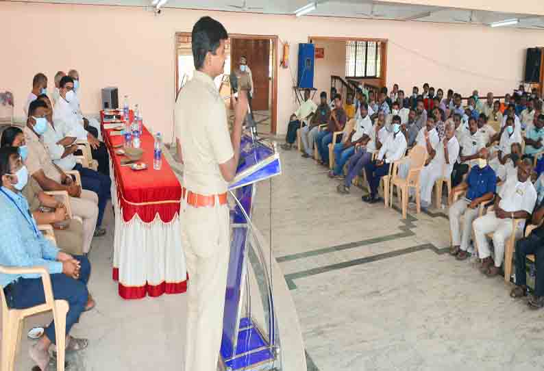 வீடுகளில் பட்டாசு தயாரித்தால் கடும் நடவடிக்கை