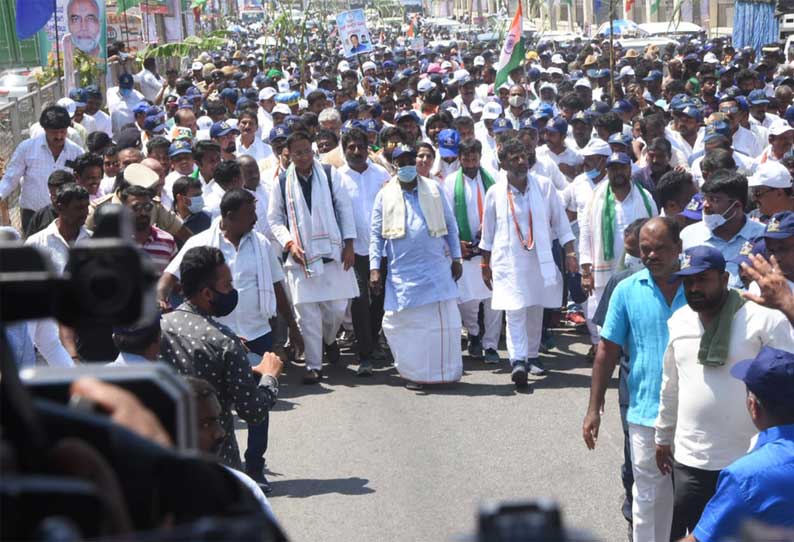 காங்கிரசின் மேகதாது பாதயாத்திரை மீண்டும் தொடங்கியது