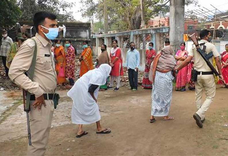 மேற்கு வங்காளத்தில் நடந்த உள்ளாட்சி தேர்தலில் வன்முறை வெடித்தது