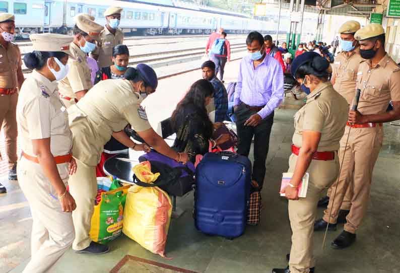 புத்தாண்டையொட்டி காட்பாடி ரெயில் நிலையத்தில் போலீசார் தீவிர கண்காணிப்பு