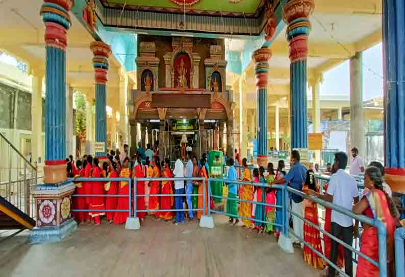 மாரியம்மன் கோவிலில் சிறப்பு வழிபாடு