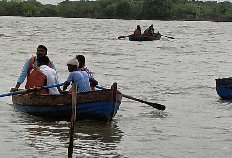 பிச்சாவரத்தில் குவிந்த சுற்றுலா பயணிகள்