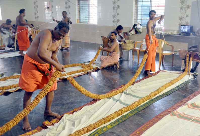 இன்று ஜெயந்தி விழா: நாமக்கல் ஆஞ்சநேயருக்கு 1 லட்சத்து 8 வடை மாலைகள் அணிவிக்கப்படுகிறது-தரிசனத்துக்கு 4 ஆயிரம் பேர் முன்பதிவு