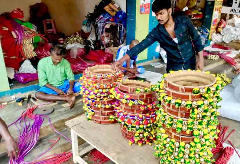 ஜல்லிக்கட்டு, மஞ்சுவிரட்டு காளைகளை அலங்கரிக்க தயாராகும் மணிகள்