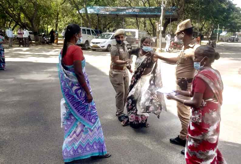 நாகை கலெக்டர் அலுவலகத்தில் பெண் தீக்குளிக்க முயன்றதால் பரபரப்பு