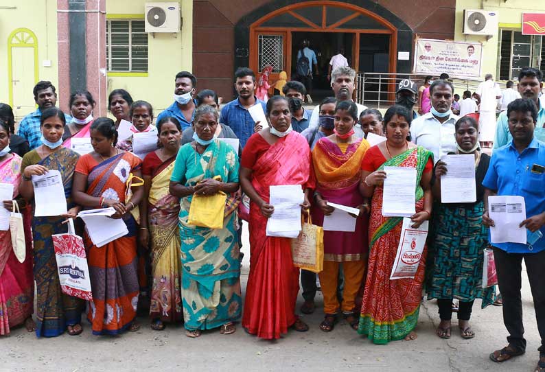 மாற்று இடம் கேட்டு கலெக்டர் அலுவலகத்தை பொதுமக்கள் முற்றுகை