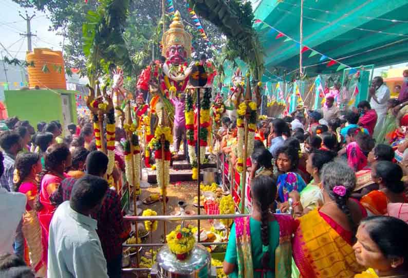 தர்மபுரியில் சக்தி முனியப்பன் கோவில் திருவிழா ஆடு கோழிகள் பலியிட்டு பக்தர்கள் வழிபாடு