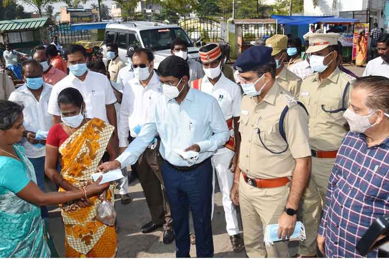 கொரோனா தொற்று அதிகரித்து வருவதால் பொதுமக்கள் அத்தியாவசிய தேவையின்றி வெளியே வருவதை தவிர்க்க வேண்டும் கலெக்டர் மோகன் அறிவுரை