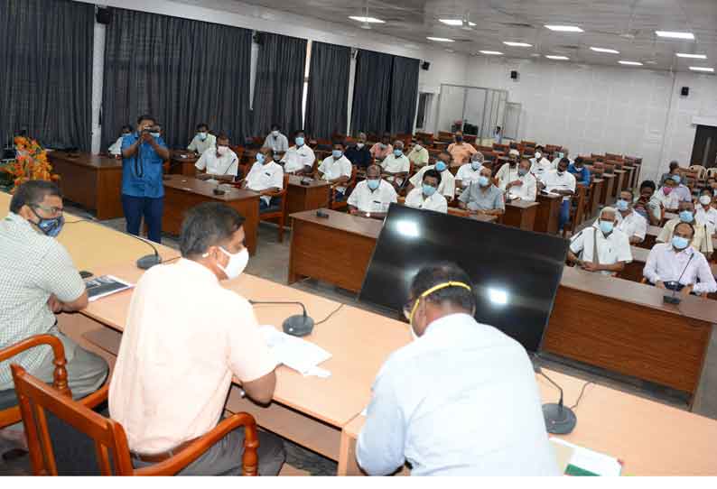 கடைகள் முன்பு கூட்டம் கூடினால் கடைகள் மூடப்படும். கலெக்டர் எச்சரிக்கை