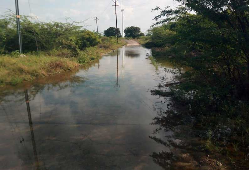 தரைமட்ட பாலத்தை உயர்த்திக் கட்ட பொதுமக்கள் கோரிக்கை