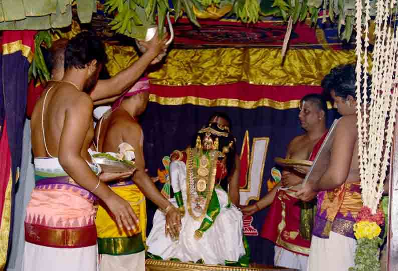 ஆண்டாள் கோவிலில் எண்ணெய் காப்பு நீராட்டு உற்சவம்