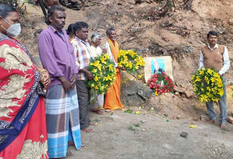 ராணுவ வீரர்களுக்கு பொதுமக்கள் அஞ்சலி