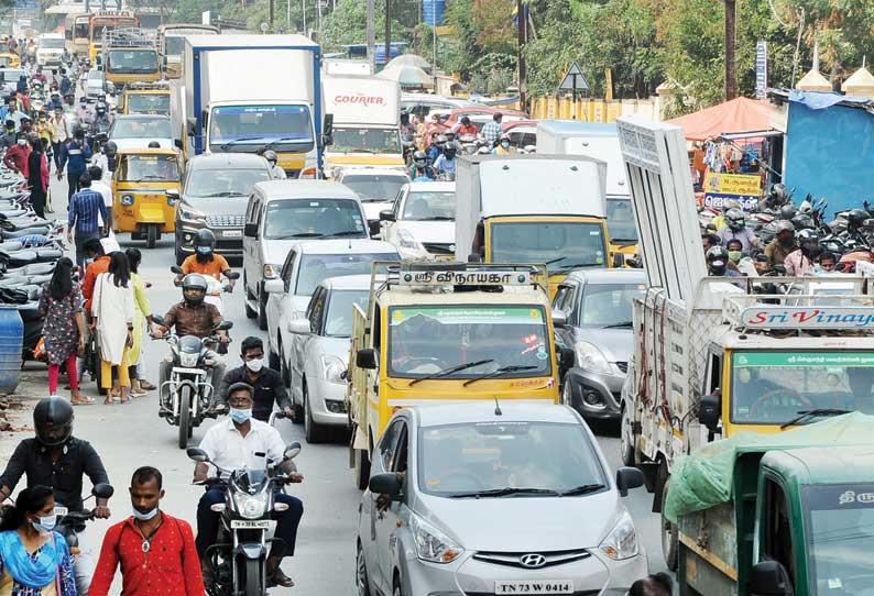 மார்க்கெட் கடைவீதிகளில் மக்கள் குவிந்தனர்