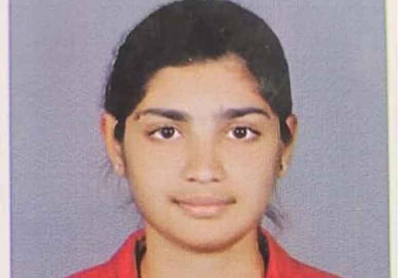College student dead to Trapped in a sea wave in Puducherry || புதுவையில் கடல்  அலையில் சிக்கி கல்லூரி மாணவி பலி