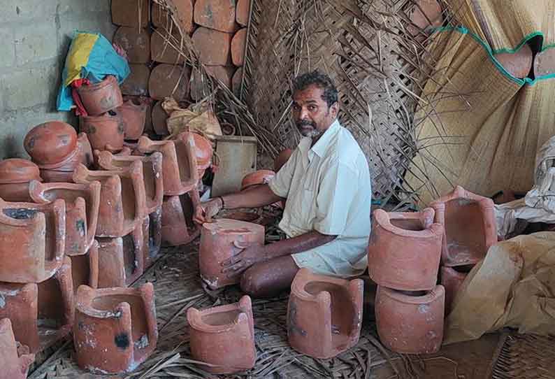 பேராவூரணி பகுதியில் மண்பாண்டங்கள்  தயாரிக்கும் பணி தீவிரம்