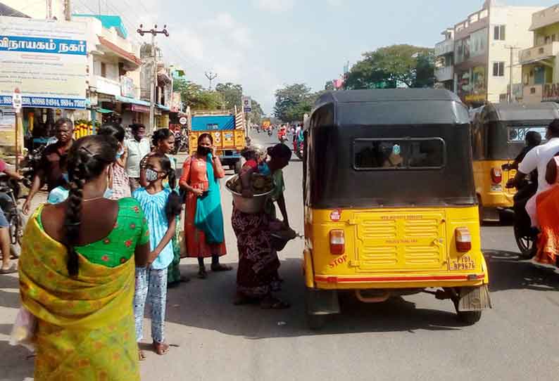 ரெட்டிச்சாவடி போலீசாரின் கெடுபிடியால் பாகூர் கிராமப்புறங்களுக்கு பஸ்கள் திடீர் நிறுத்தம்