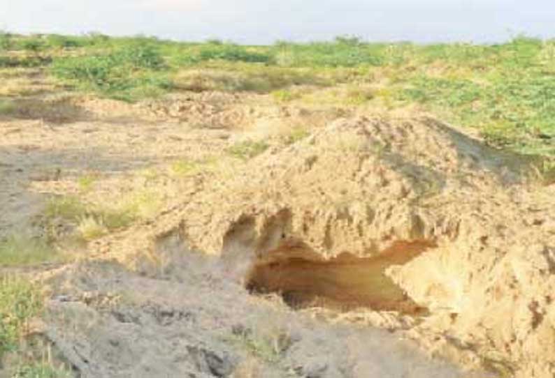 மோட்டார் சைக்கிளில் மணல் கடத்தியவர் கைது