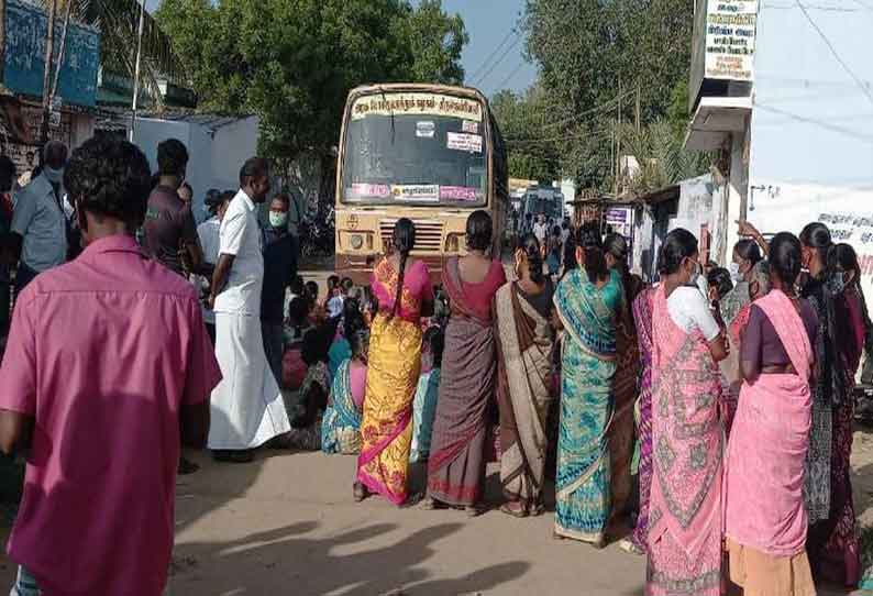 கைதான பஞ்சாயத்து தலைவியின் கணவரை விடுவிக்கக்கோரி பொதுமக்கள் சாலைமறியல்