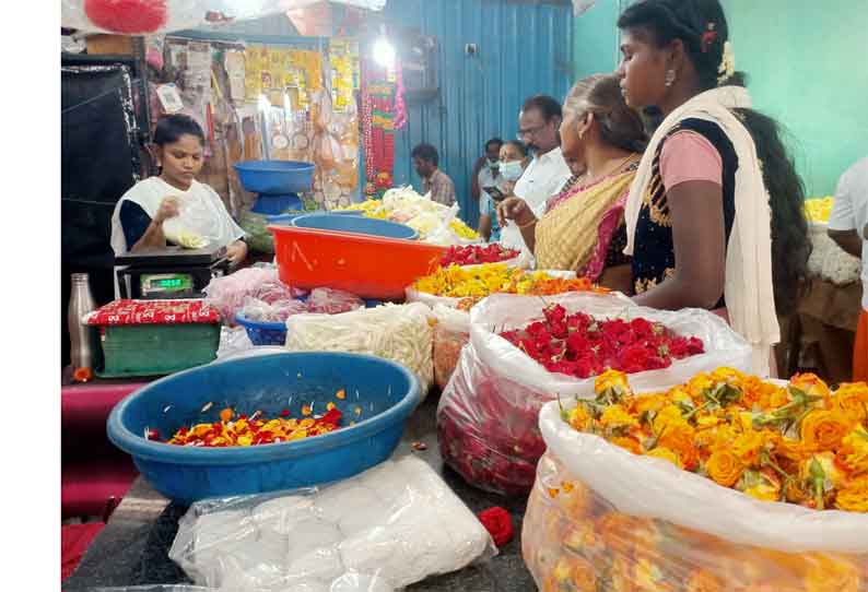 தேனி மாவட்டத்தில் வரத்து குறைவால் பூக்கள் விலை உயர்வு