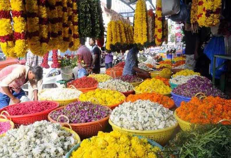 பொங்கல் பண்டிகையை முன்னிட்டு பரமத்திவேலூரில் பூக்கள் விலை உயர்வு-ஒரு கிலோ குண்டுமல்லி ரூ.2,300-க்கு விற்பனை